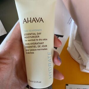 Ahava Essential Moisturizer normal to dry